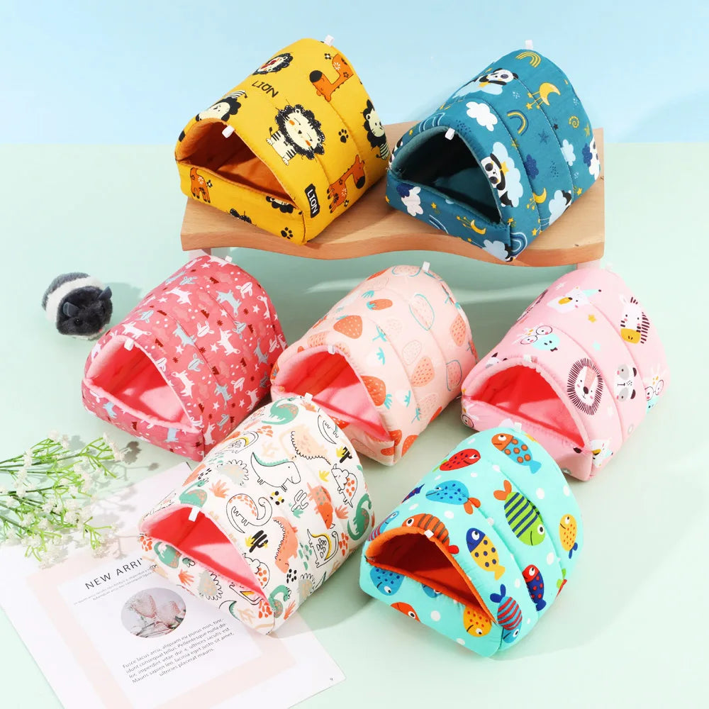 Cuccia Mini a Tema Cartone Animato per Piccoli Roditori – Il Nido Caldo e Morbido per il Tuo Amico!